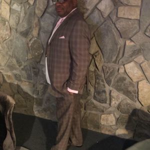 Meet your Posher, Dennis